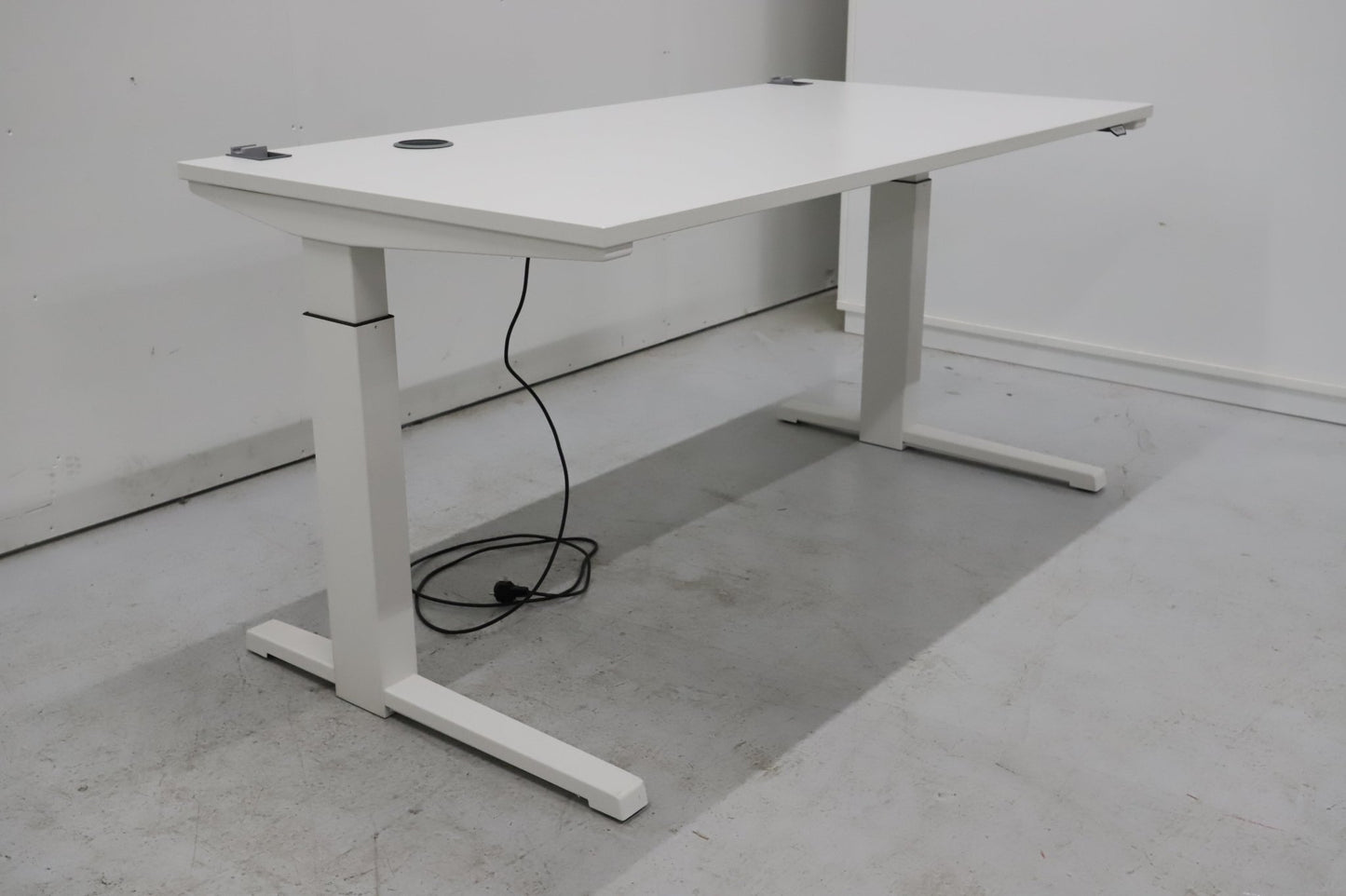 Steelcase Activa Lift 2 valkoinen sähköpöytä 160x80 - Suomen Kalustekeskus