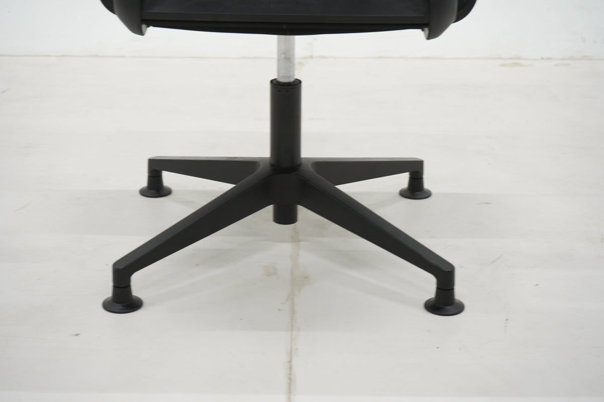 Steelcase Think-neuvottelutuoli, musta - Suomen Kalustekeskus