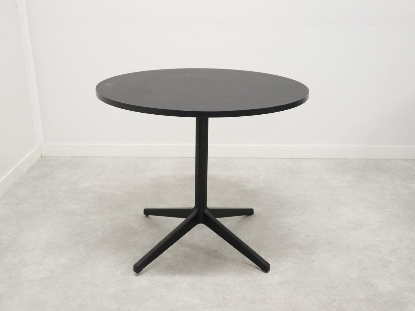 Ypsilon 4 pöytä 90cm - Suomen Kalustekeskus