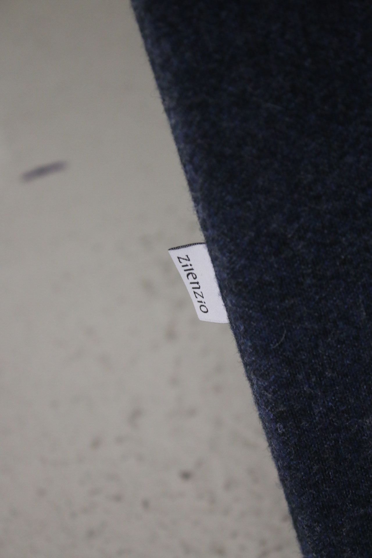 Zilencio Optima Floor - akustoiva lattiaseinäke / sermi 80*130 - Suomen Kalustekeskus