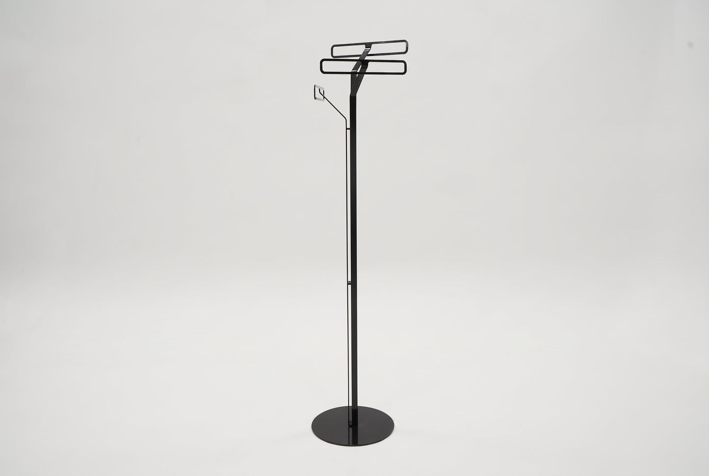 Design pystynaulakko / takkinaulakko
