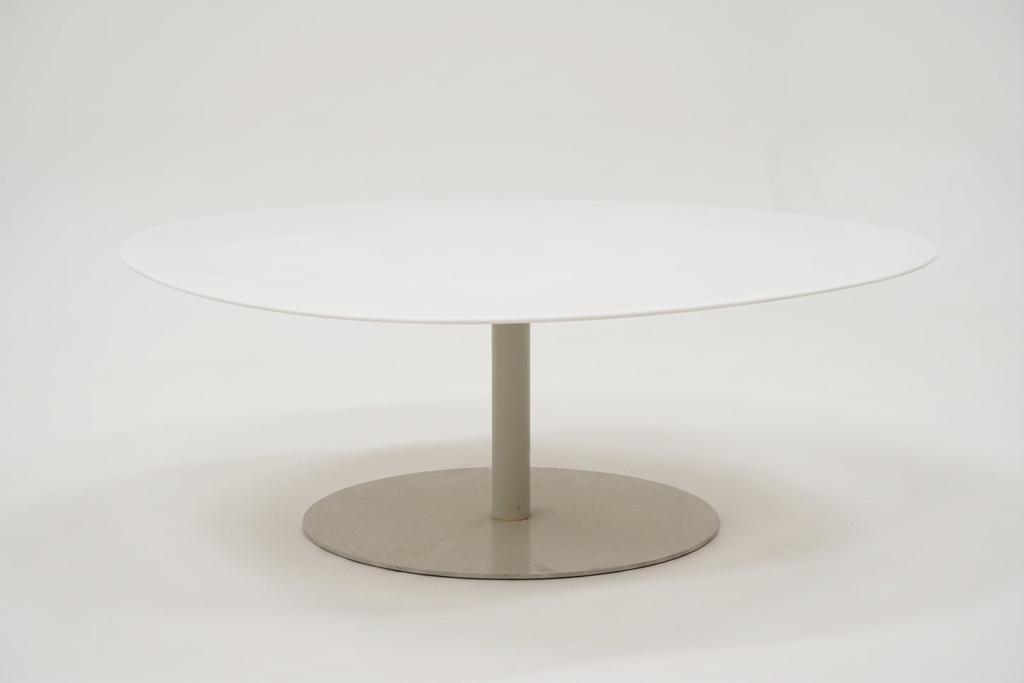 Fritz Hansen sohvapöytä 114 x 110 cm – valkoinen