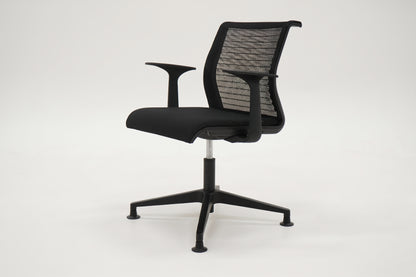Steelcase Think-neuvottelutuoli, musta