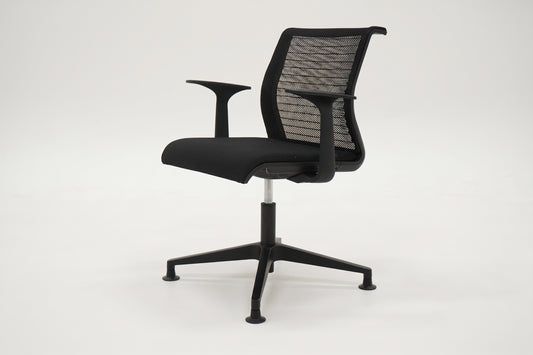 Steelcase Think-neuvottelutuoli, musta