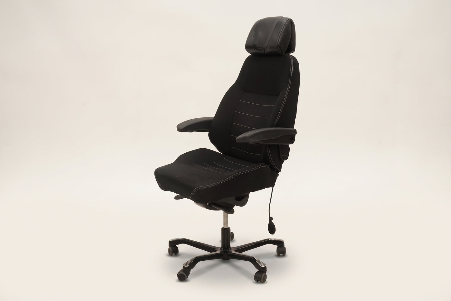 KAB Seating Director 24/7 -työtuoli niskatuella