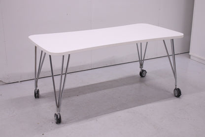 Kartell Max-pöytä pyörillä