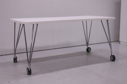 Kartell Max-pöytä pyörillä