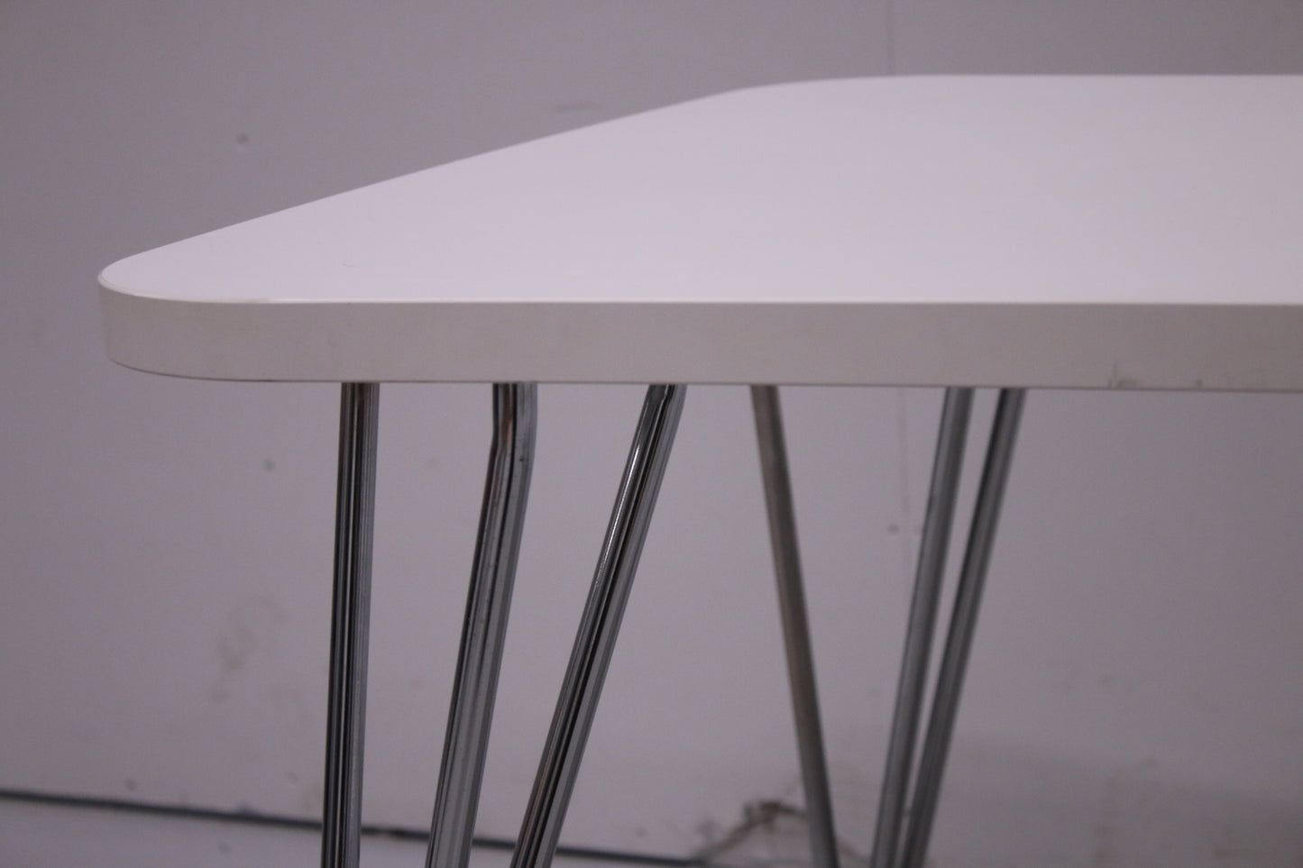 Kartell Max-pöytä pyörillä