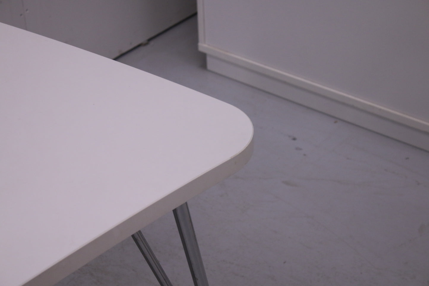 Kartell Max-pöytä pyörillä