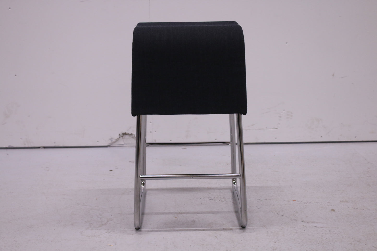 Materia Plint -jakkara, tummanharmaa