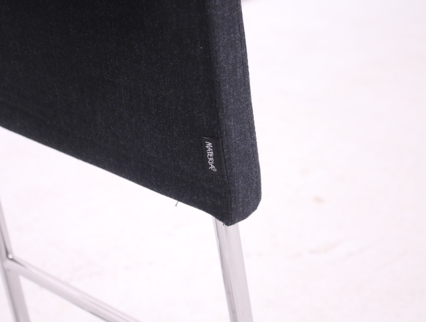 Materia Plint -jakkara, tummanharmaa