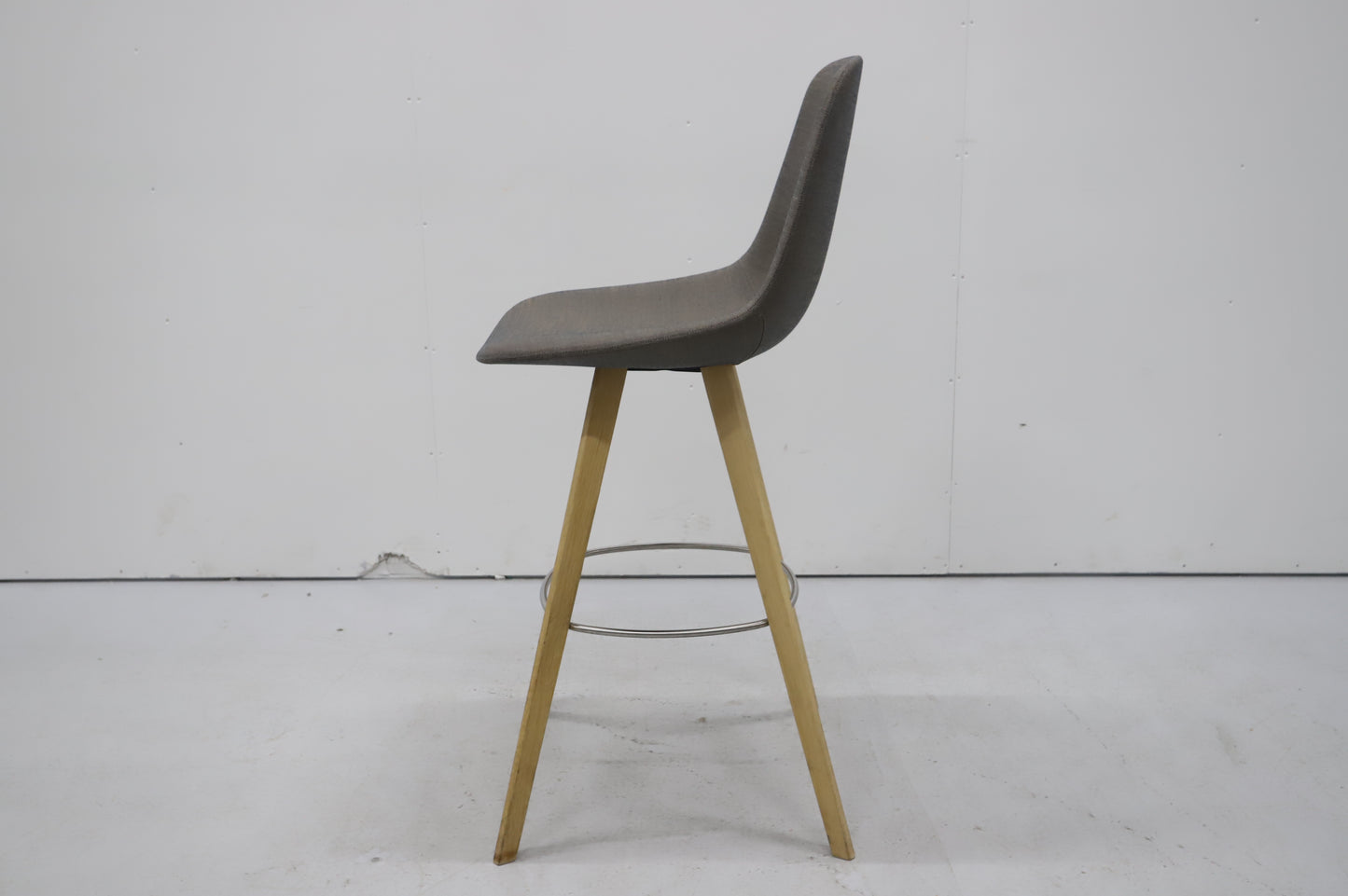 Baarituoli EJ 2-B65-W baarituoli, Erik Jörgensen