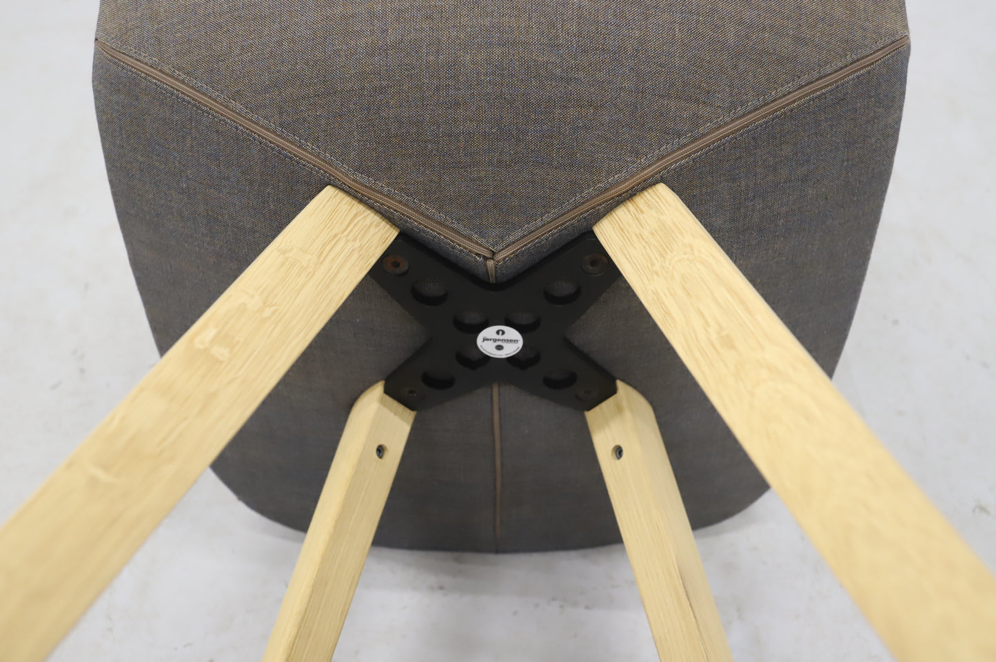 Baarituoli EJ 2-B65-W baarituoli, Erik Jörgensen