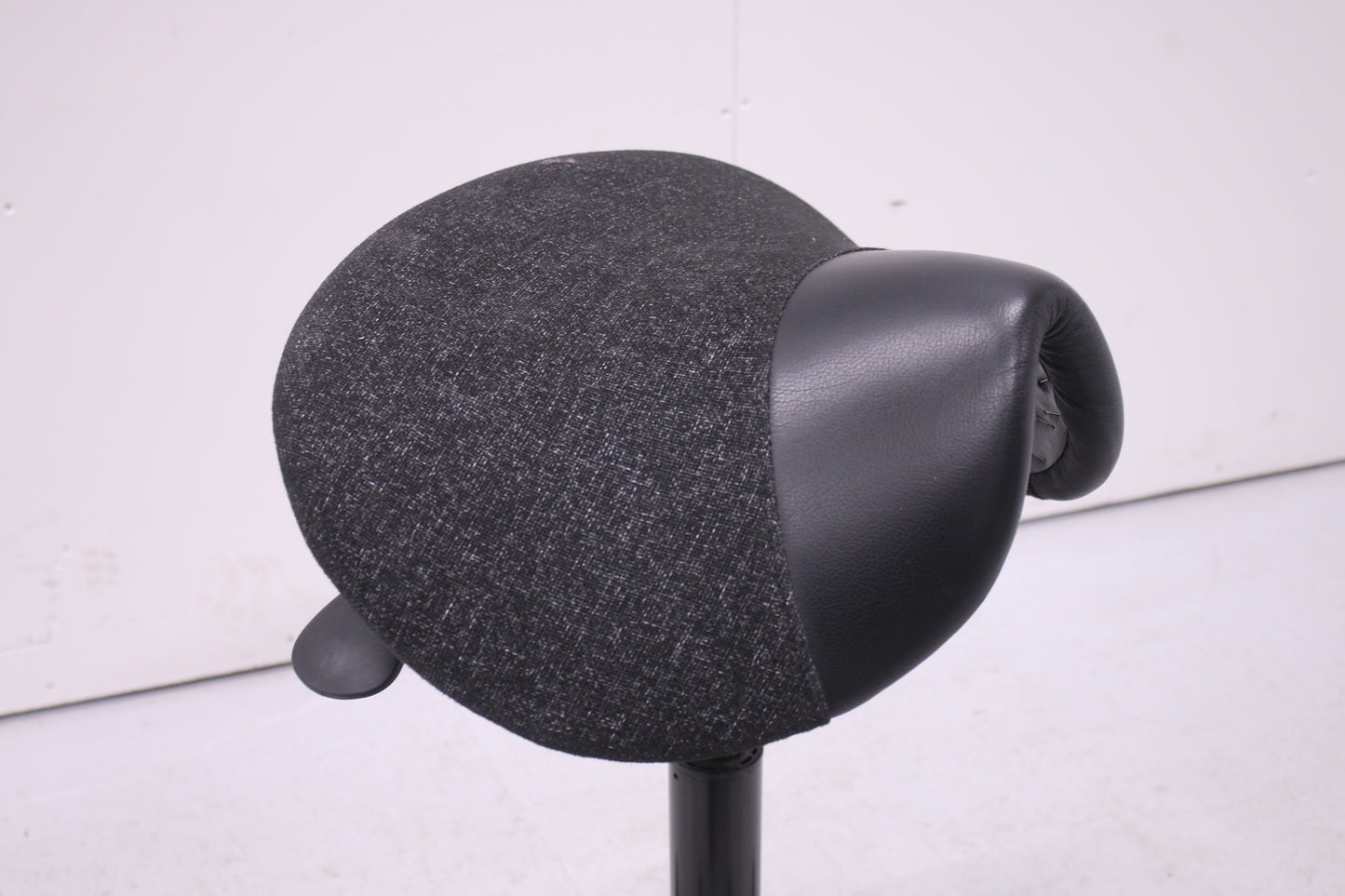 Satulatuoli, musta / harmaa