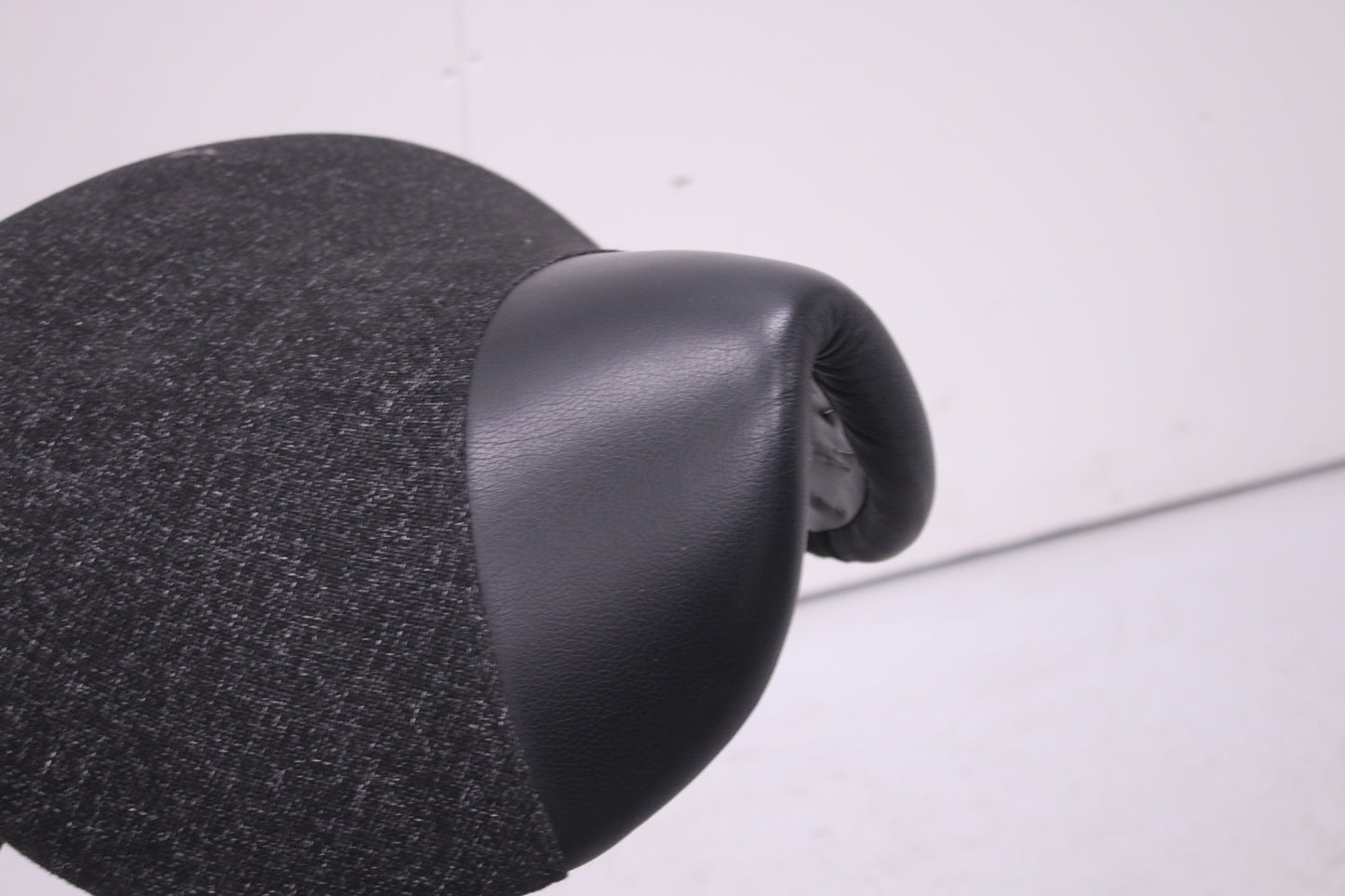 Satulatuoli, musta / harmaa