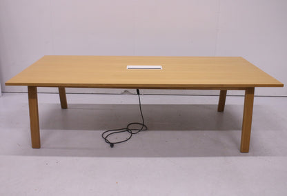 Upea tamminen neuvottelupöytä 266x120