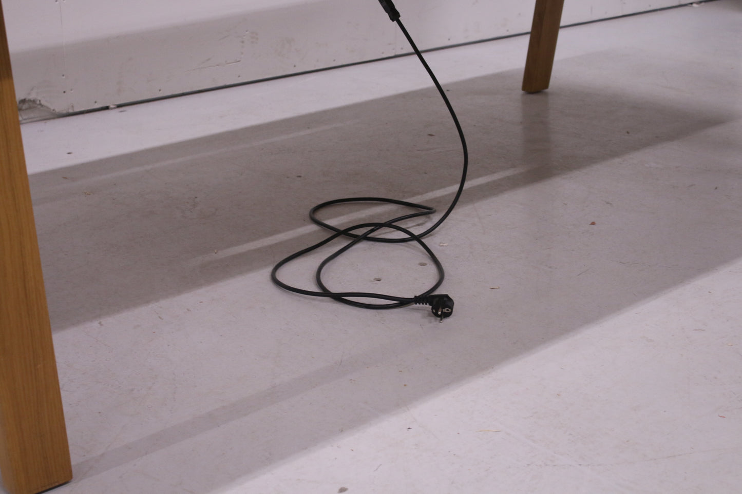 Upea tamminen neuvottelupöytä 266x120