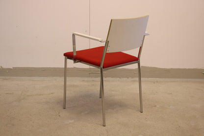 Pinottava Iskun käsinojallinen tuoli