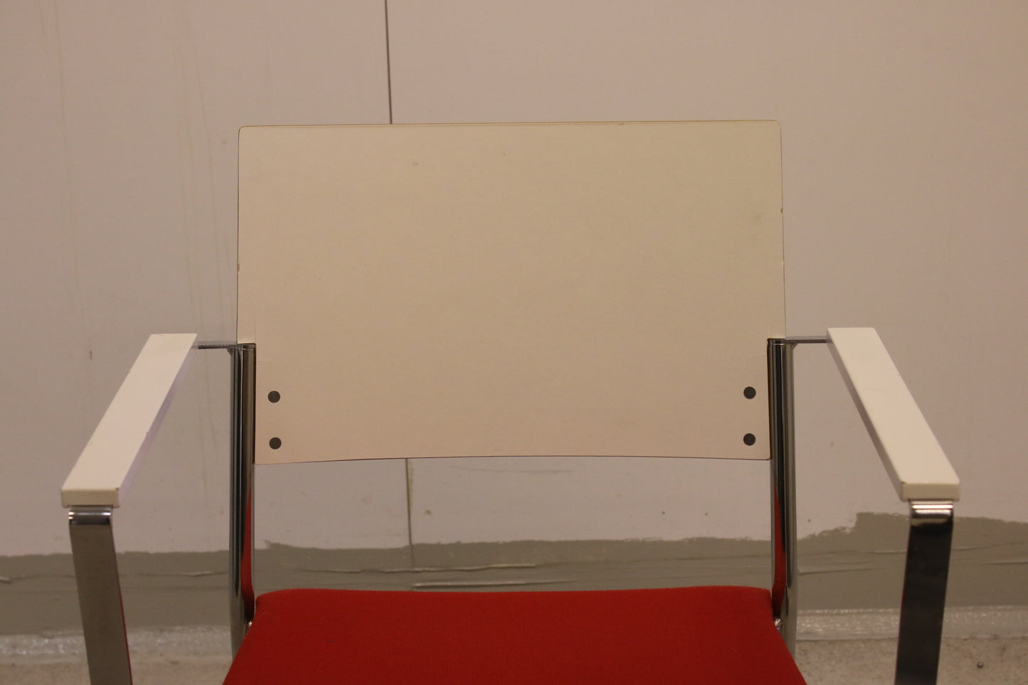 Pinottava Iskun käsinojallinen tuoli