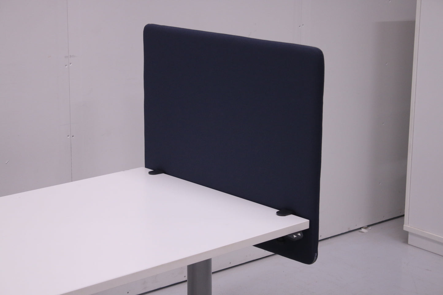 Götessons pöytäseinäke pikakiinnikkeillä 80x66 cm tummansininen