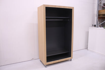 Laadukas järjestelmänaulakko pyörillä – 120 × 62 × 210 cm