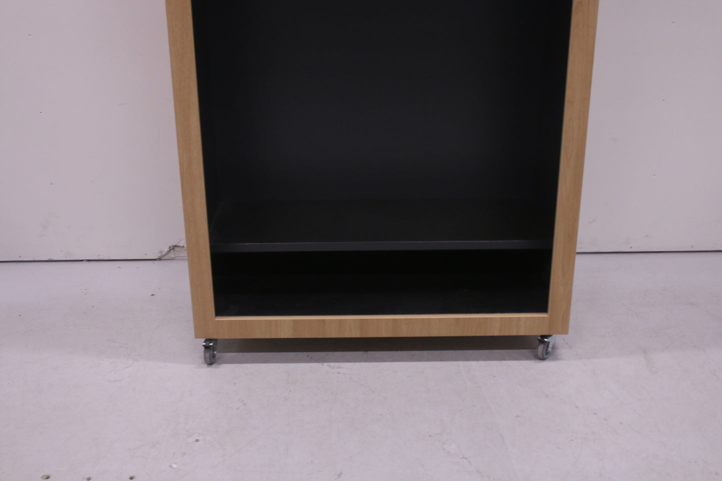 Laadukas järjestelmänaulakko pyörillä – 120 × 62 × 210 cm