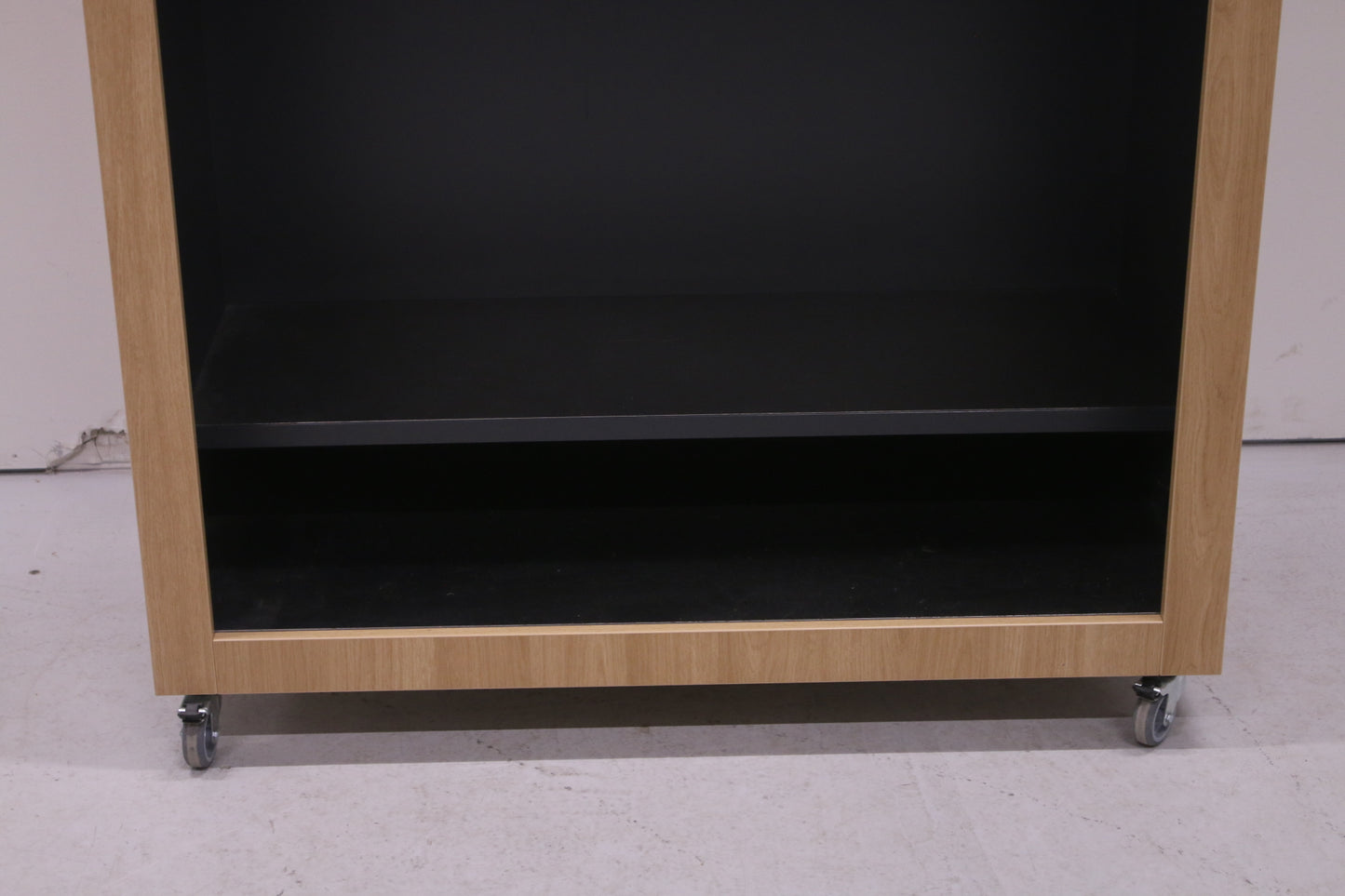 Laadukas järjestelmänaulakko pyörillä – 120 × 62 × 210 cm