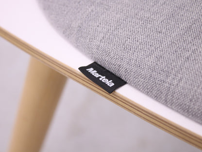 Martela Sola-tuoli harmaalla istuinpehmusteella