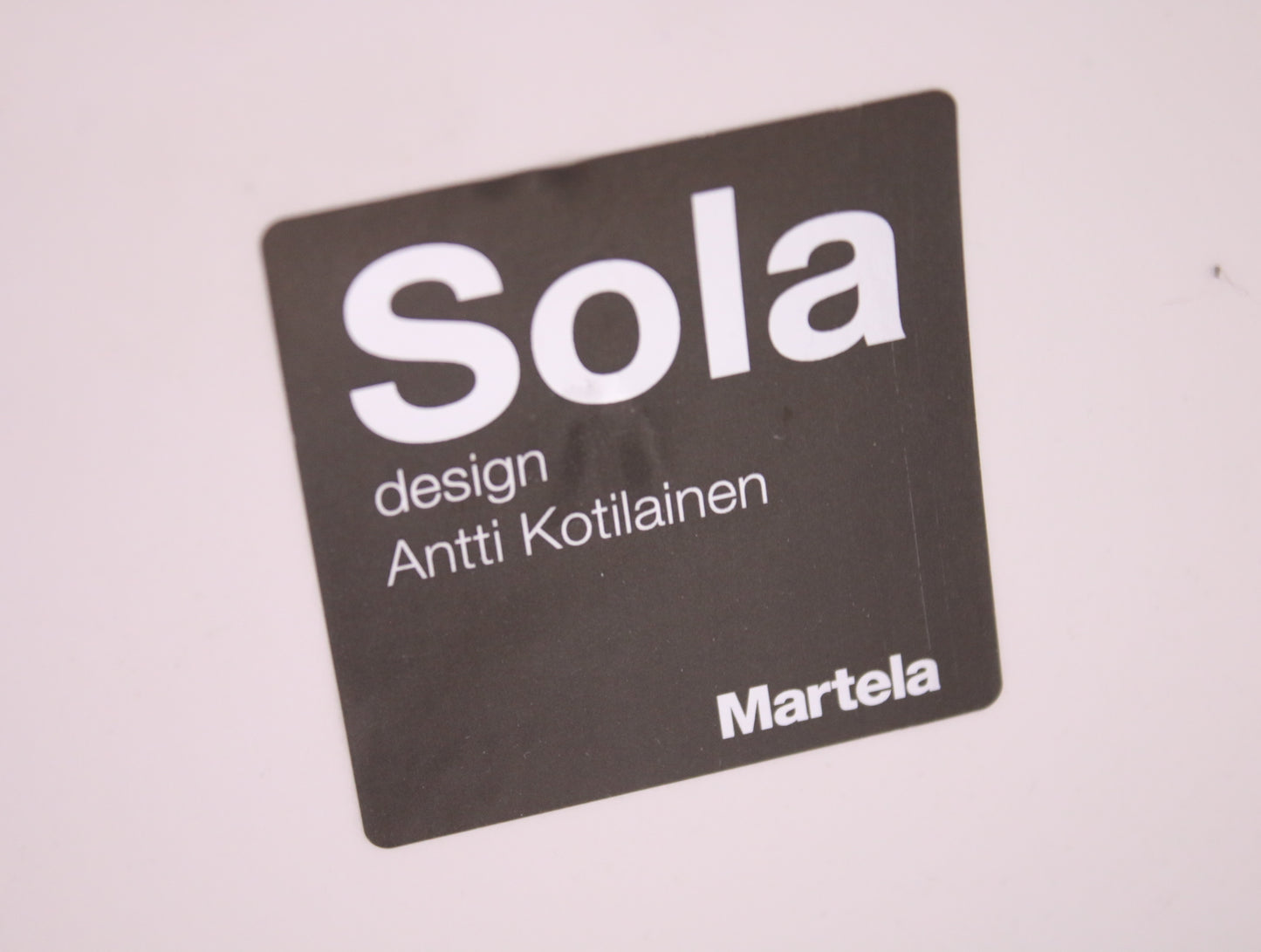 Martela Sola-tuoli harmaalla istuinpehmusteella