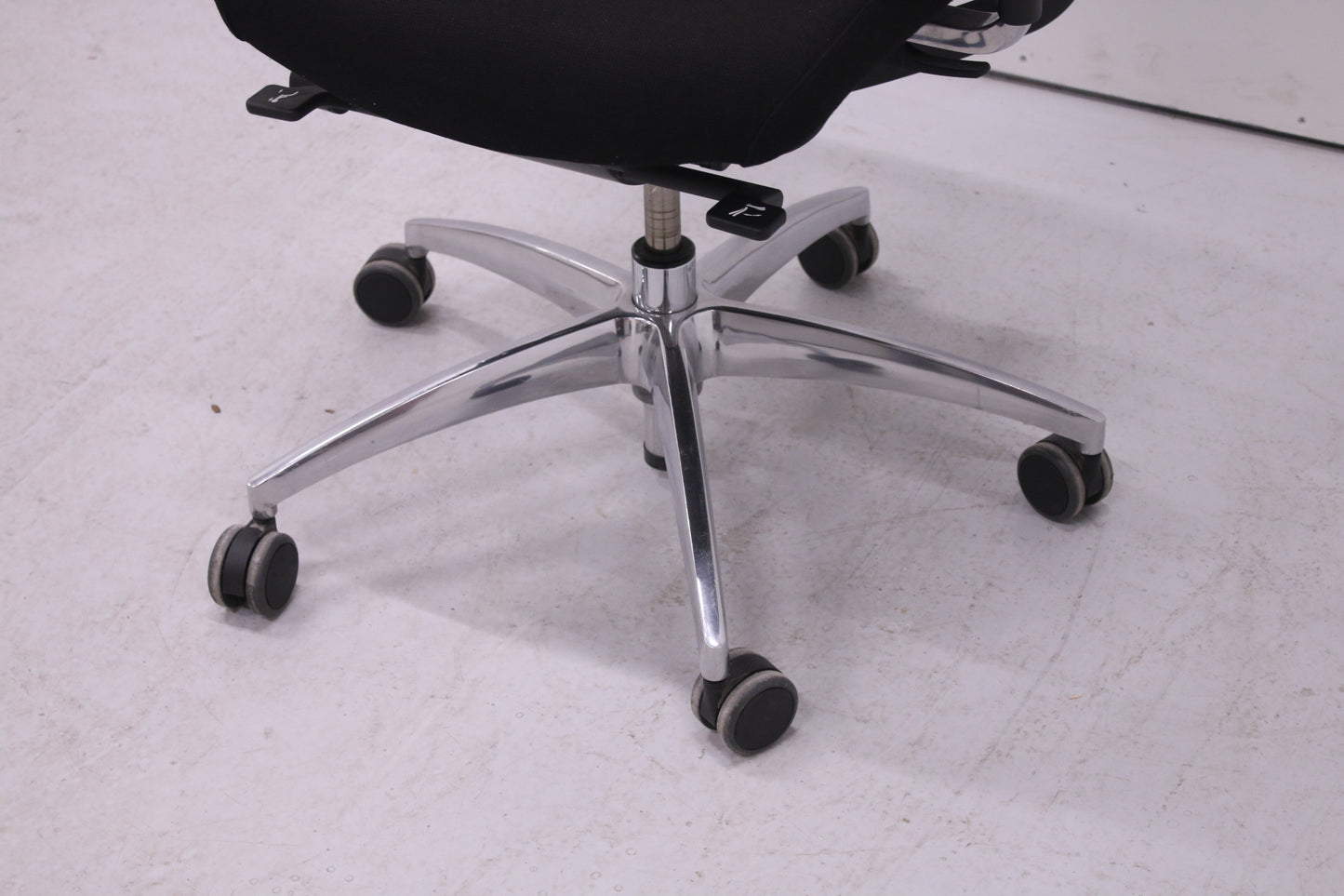 Wagner Ergomedic työtuoli, musta