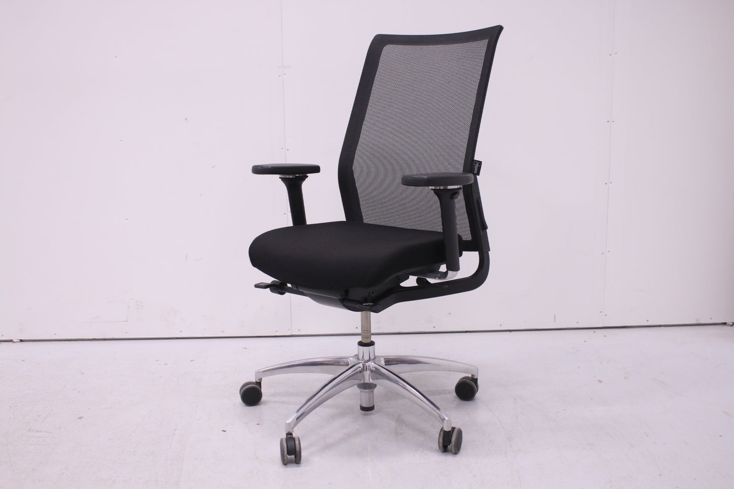 Wagner Ergomedic työtuoli, musta