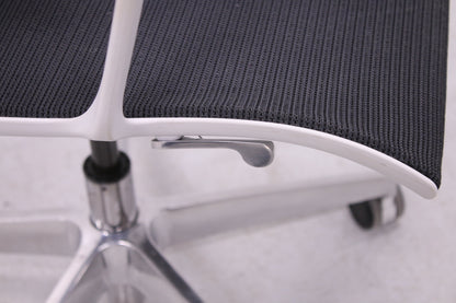 Isku Still meeting-työtuoli