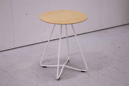 Martela Scoop-sohvapöytä, Saarni / valkoinen Ø 42