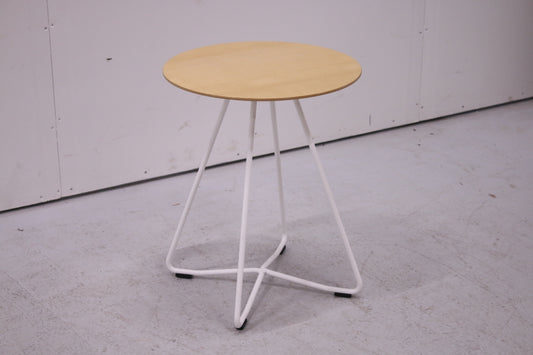 Martela Scoop-sohvapöytä, Saarni / valkoinen Ø 42