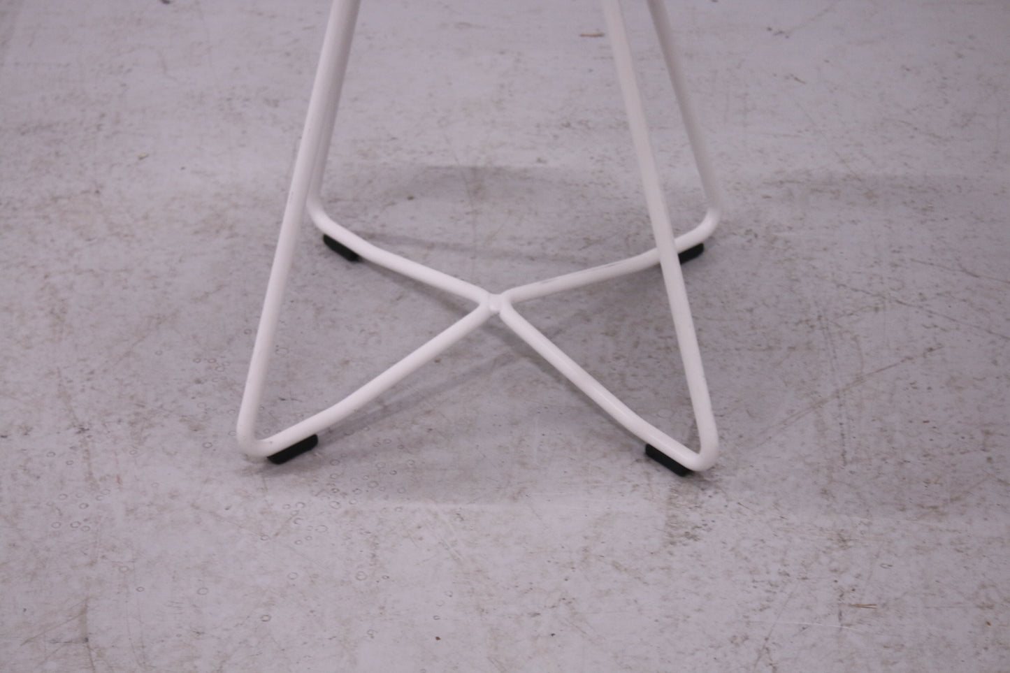 Martela Scoop-sohvapöytä, Saarni / valkoinen Ø 42