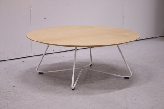 Martela Scoop-sohvapöytä, Saarni / valkoinen Ø 90