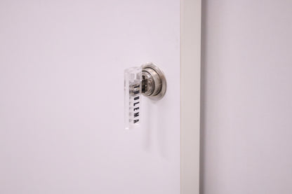 Thulema valkoinen lukittava liukuovikaappi 80x121