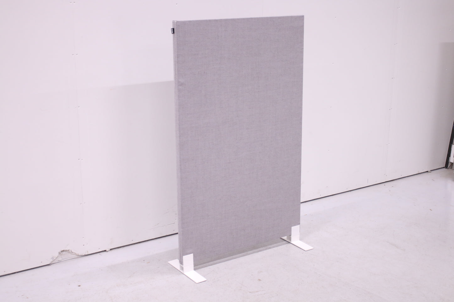 Martela Face lattiaseinäke, harmaa 130x80