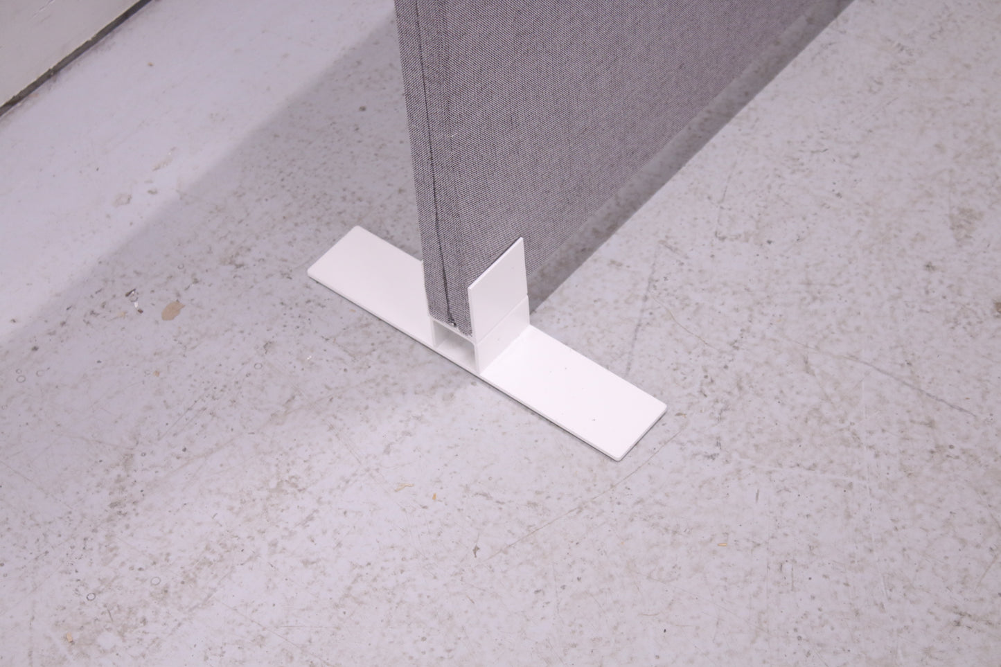 Martela Face lattiaseinäke, harmaa 130x80