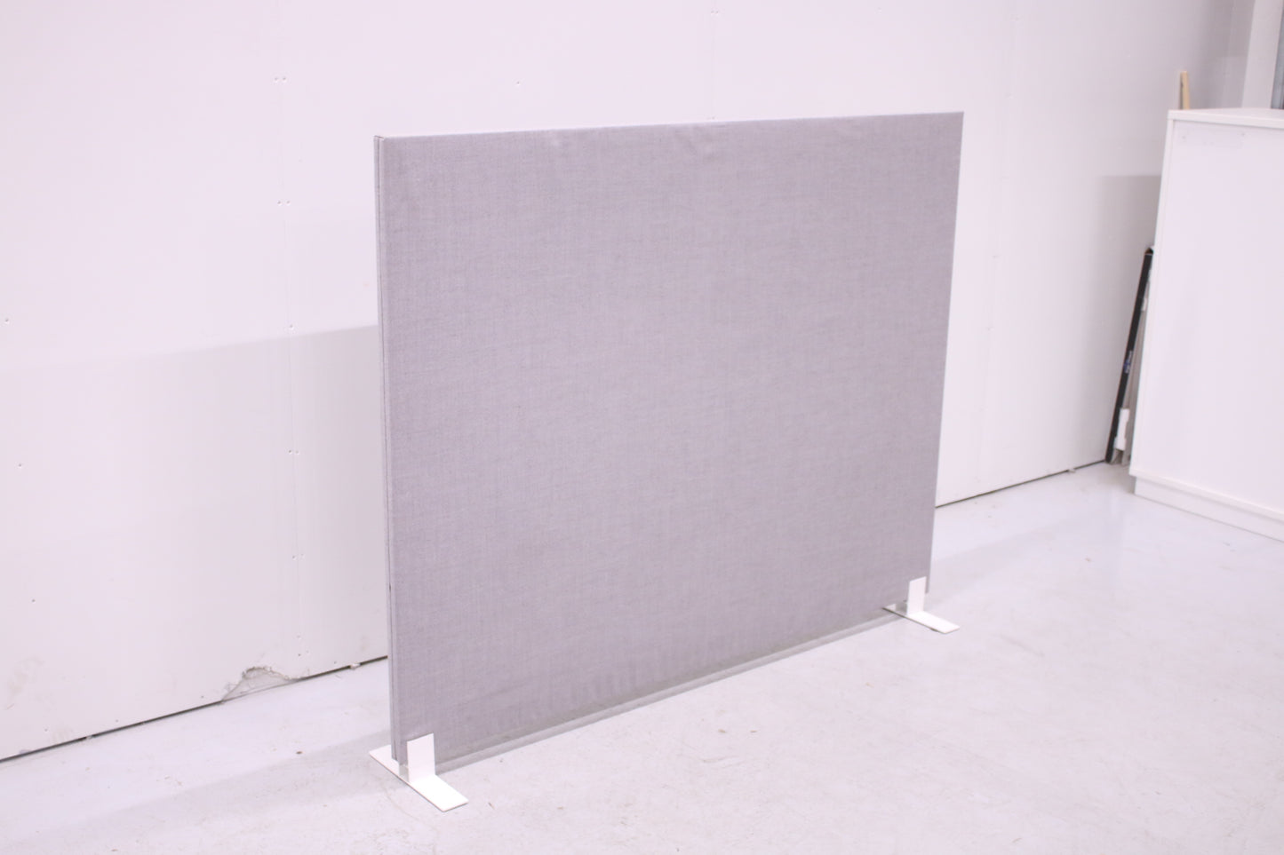 Martela Face lattiaseinäke, harmaa 130x160