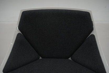 JEHS + LAUB, nojatuoli, "Space lepotuoli" Fritz Hansen, tummanharmaa