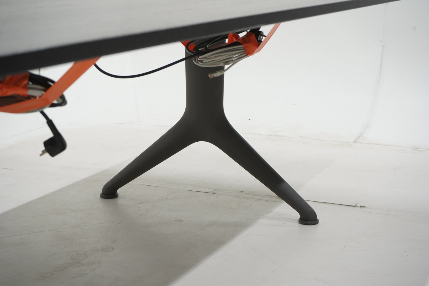 Sedus + Steelcase Think-neuvotteluryhmä kuudelle