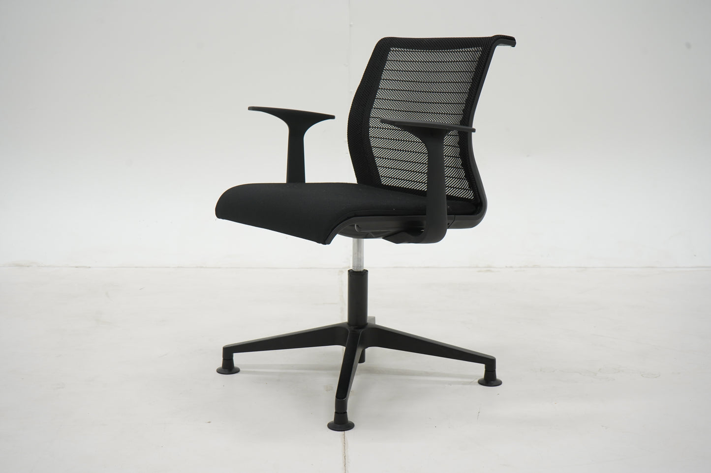 Sedus + Steelcase Think-neuvotteluryhmä kuudelle