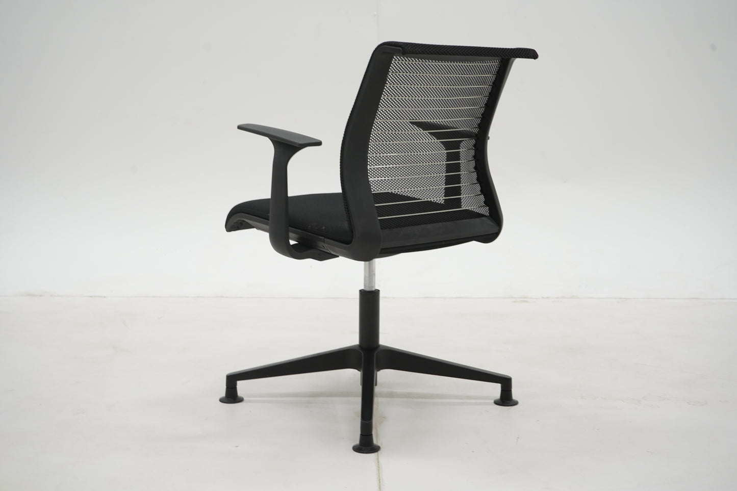 Sedus + Steelcase Think-neuvotteluryhmä kuudelle