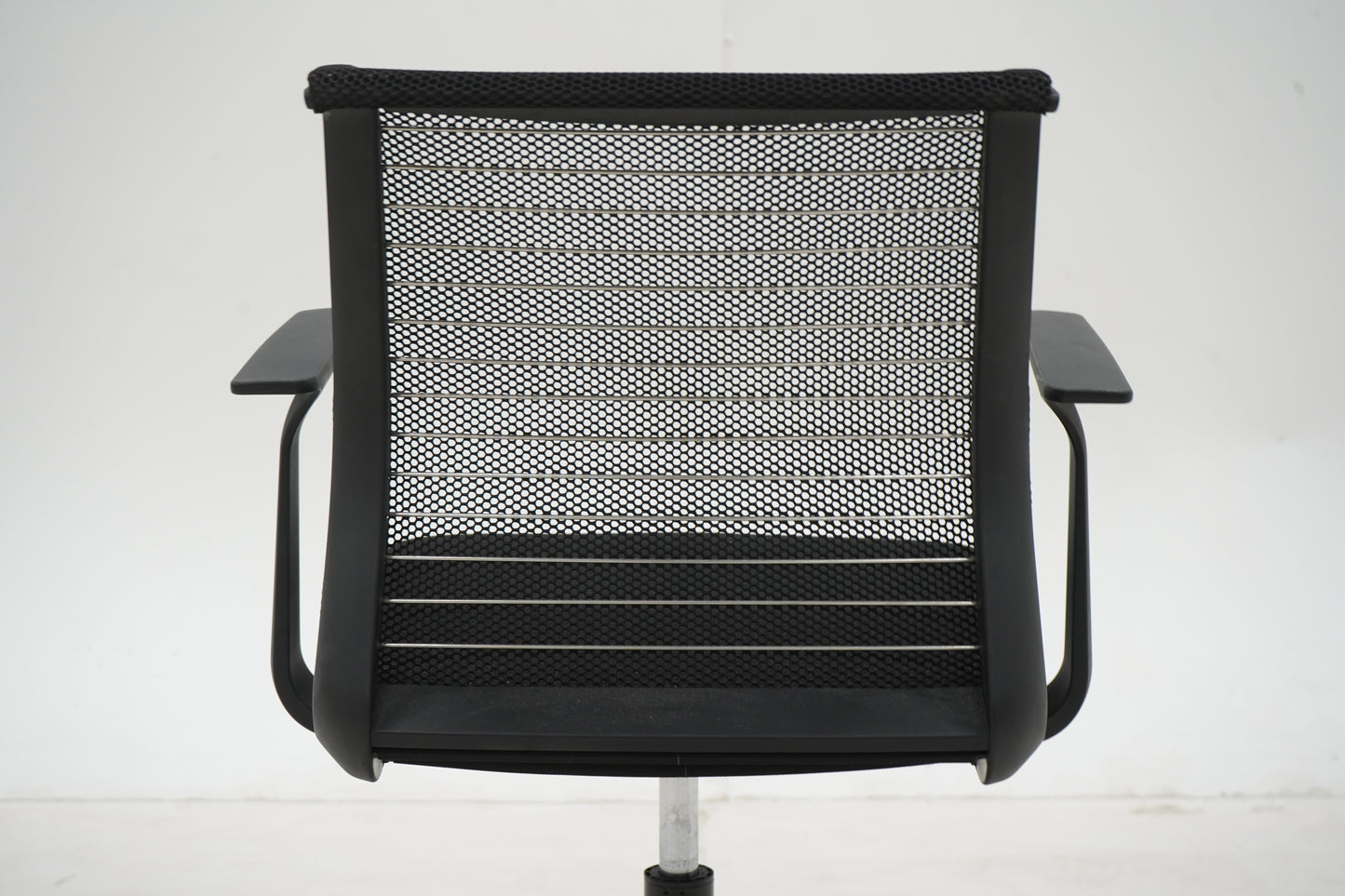 Steelcase Think-neuvottelutuoli, musta