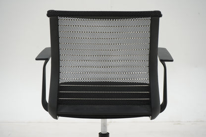 Steelcase Think-neuvottelutuoli, musta
