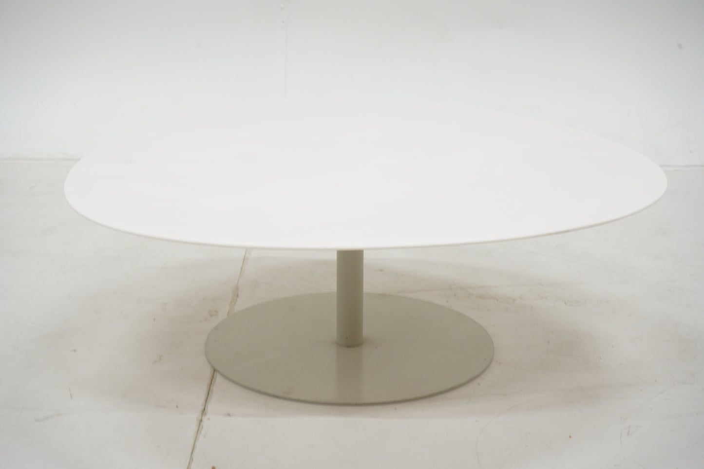 Fritz Hansen sohvapöytä 114 x 110 cm – valkoinen