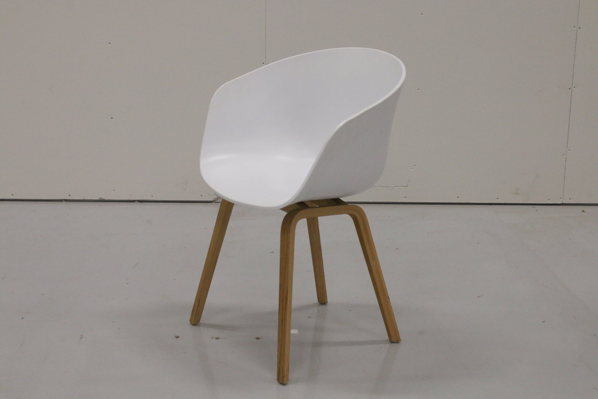 About A Chair AAC22 tuoli - Suomen Kalustekeskus