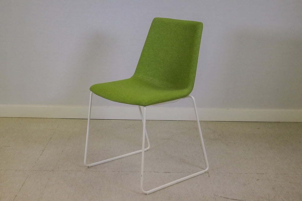 Akami tuoli - Suomen Kalustekeskus