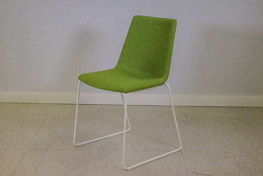 Akami tuoli - Suomen Kalustekeskus